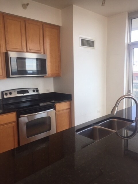 Building Photo - 1629 S Prairie Ave