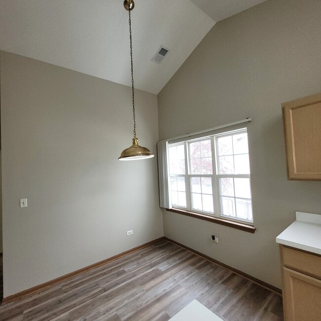 Building Photo - 1934 Heron Ave