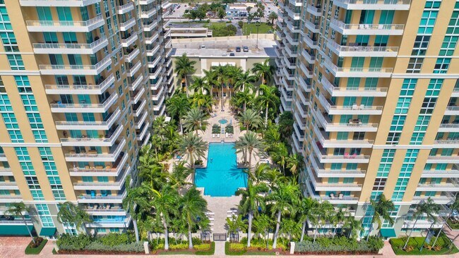 Building Photo - 700 E Boynton Beach Blvd