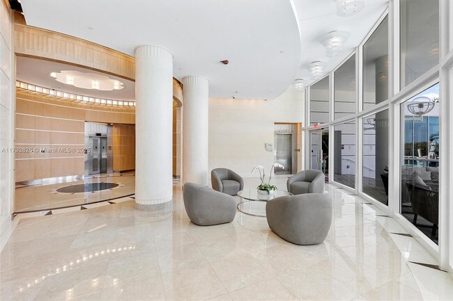 Building Photo - 2127 Brickell Ave