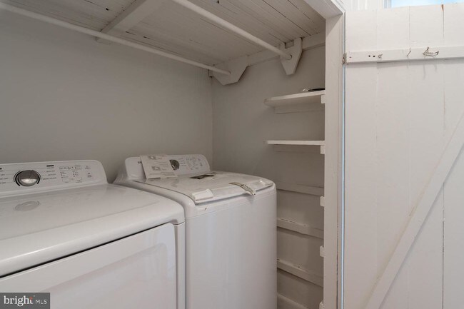 Building Photo - 2723 Dumbarton St NW