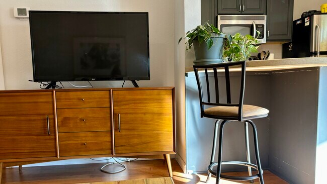 Building Photo - 3363 Madison Ave