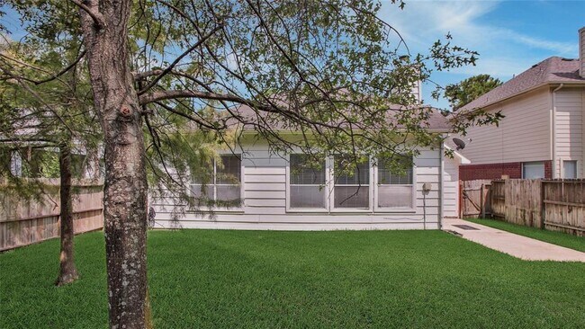 Building Photo - 9719 Goldenglade Dr