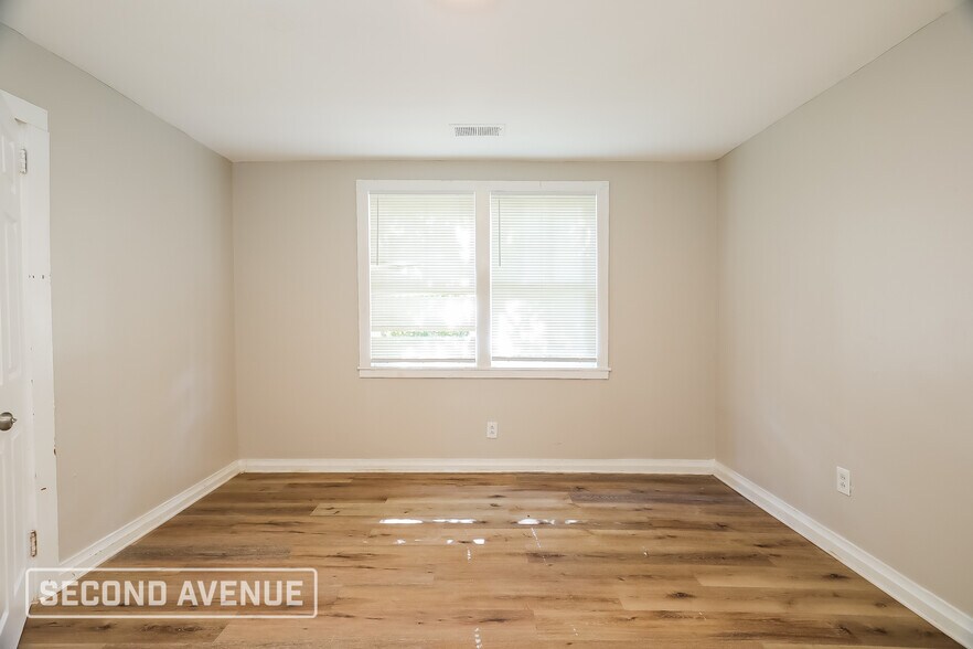 Building Photo - 315 3rd St N