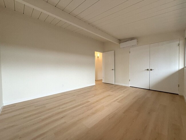 Building Photo - Newly Remodeled Single Family Home Available Now!