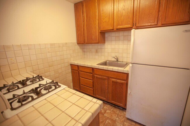 Building Photo - 128