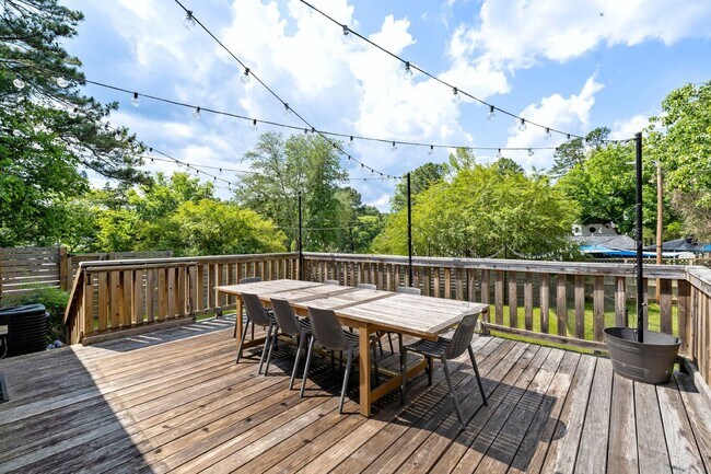 Building Photo - Available Early July! - Beautiful Furnished 3 Bed/2 Bath Home Close to Duke and Downtown Durham