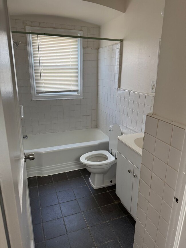 Building Photo - Awesome Property for an Awesome Price