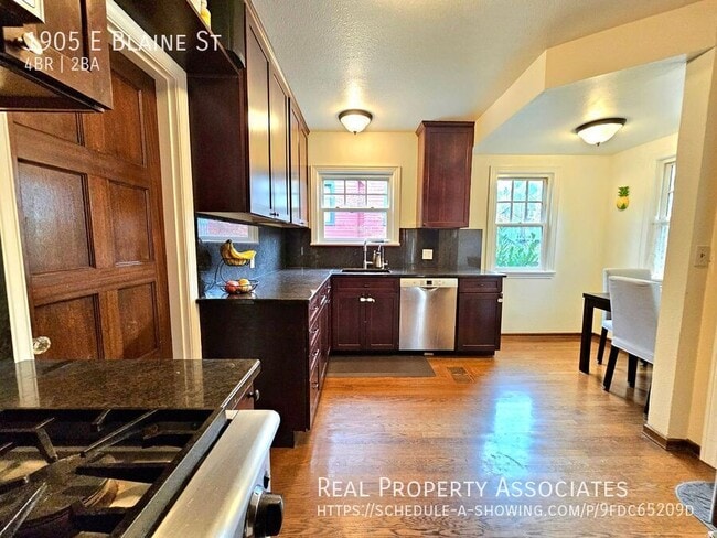 Building Photo - 1905 E Blaine St