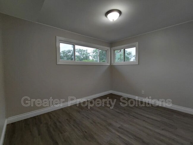 Building Photo - 7305 White Oak Ave