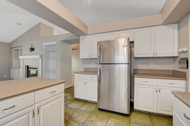 Building Photo - 3 bedroom single story in Desert shores!