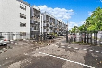 Building Photo - 13500 NE 3rd Ct