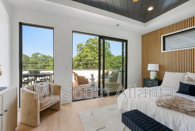 Building Photo - 194 E Lake Terrace SE