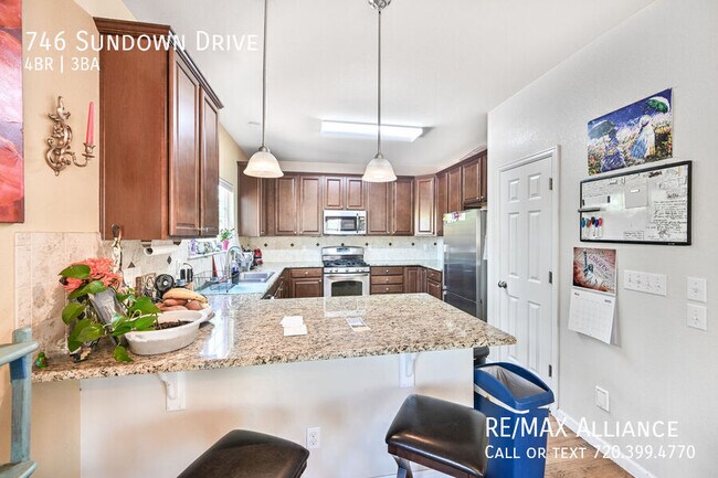 Building Photo - 746 Sundown Dr