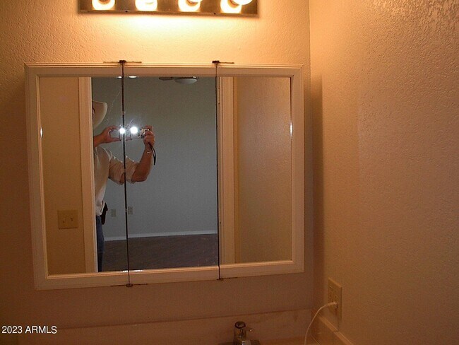 Building Photo - 1940 W Manrad Dr