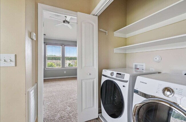 Building Photo - Spacious 3-Bedroom/3.5 Bathroom End-Unit T...