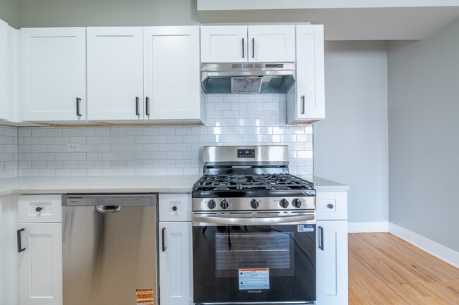 Building Photo - 6239 N Western Ave