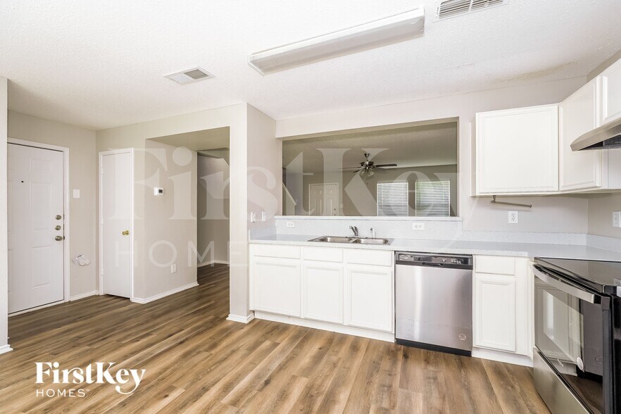 Building Photo - 2553 Big Spring Dr