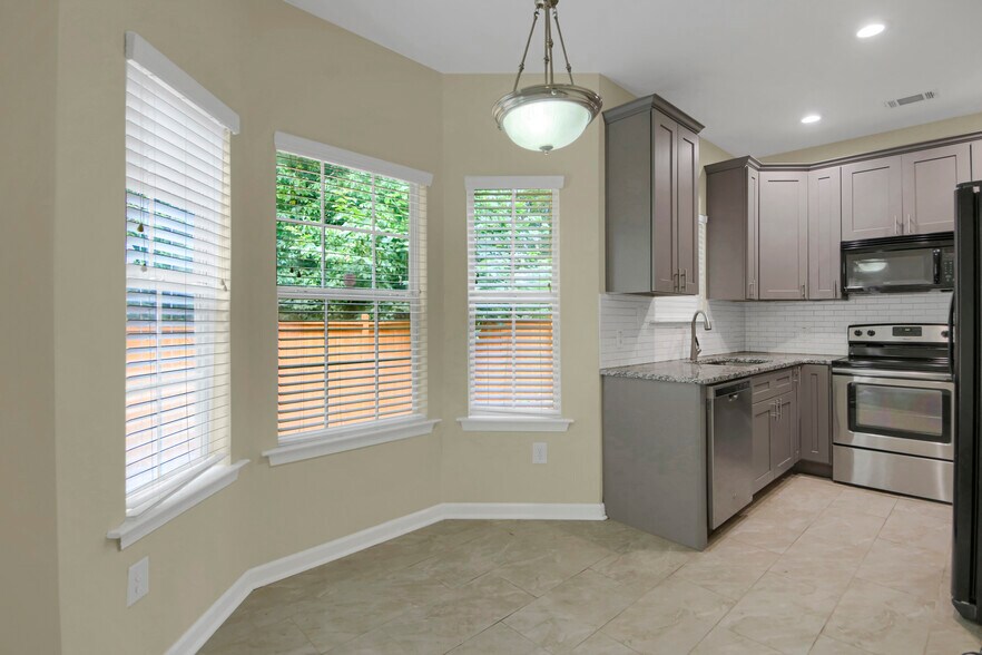 Building Photo - 2524 Laurel Cir NW