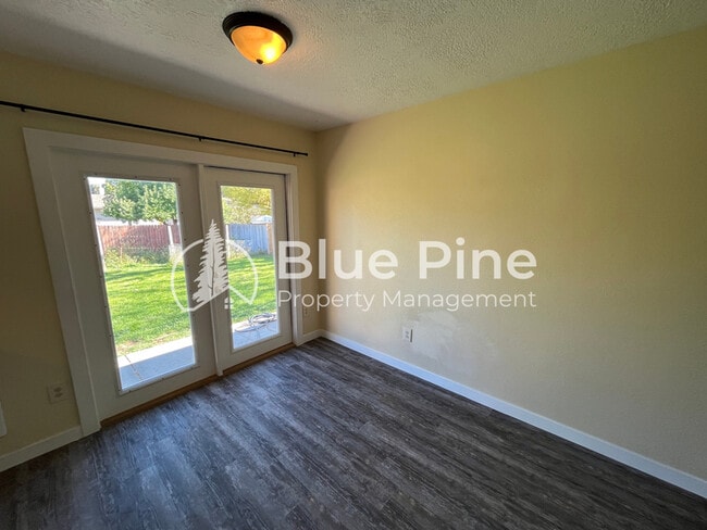 Building Photo - 450 Crimson Dr