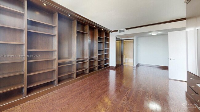 Building Photo - 11113 Biscayne Blvd
