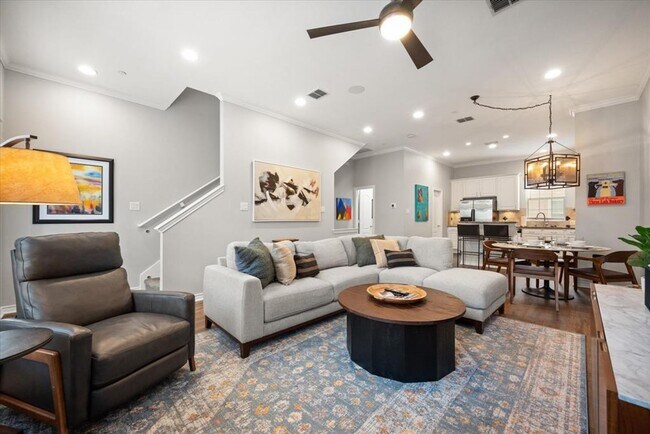 Building Photo - Welcome Home to the Heart of Addison!