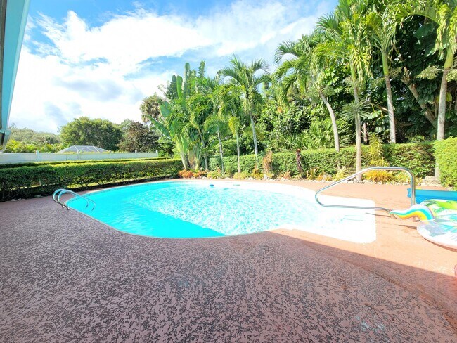 Building Photo - 1084 SE St Lucie Blvd