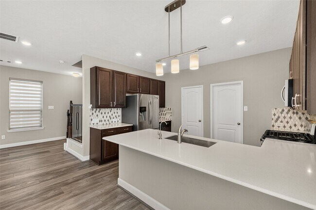 Building Photo - 10214 Pinewood Fox Dr