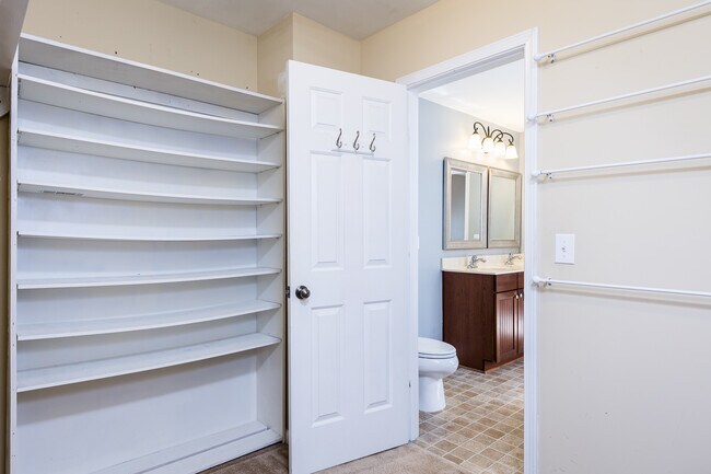 Building Photo - 117 Woodtrellis Ct