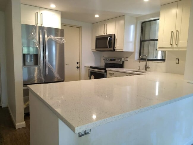 Primary Photo - 2312 S Cypress Bend Dr