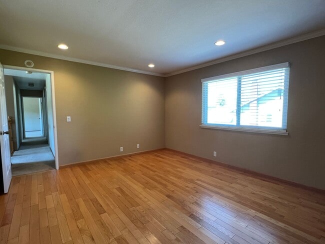 Building Photo - 6556 Idlebrook Ct