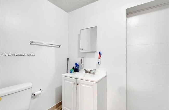 Primary Photo - 7420 SW 31st St