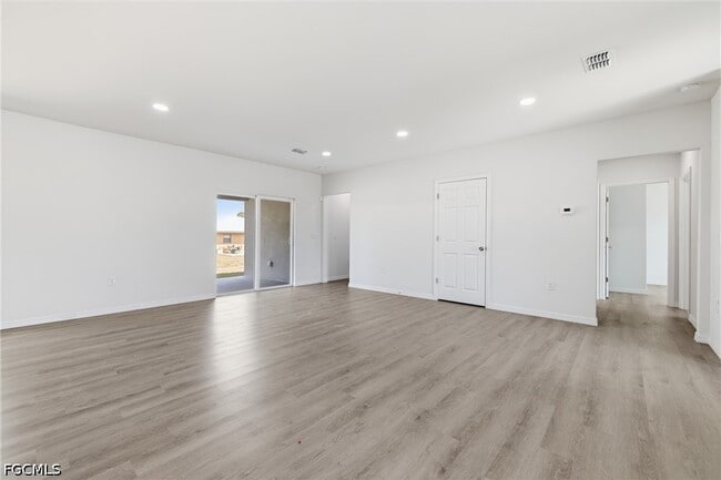 Building Photo - 1406 Ford Cir
