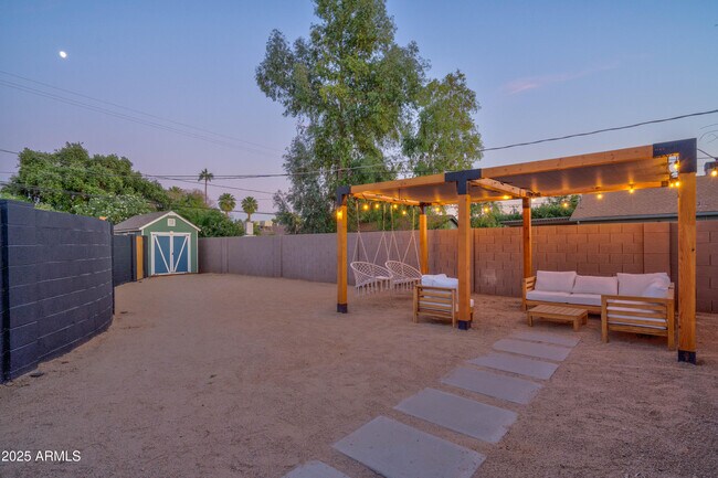 Building Photo - 2227 N 16th Ave