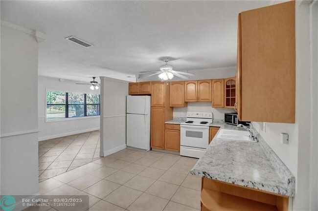 Building Photo - 450 NE 58th Ct