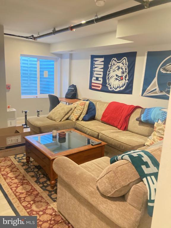 Building Photo - 1212 N Front St