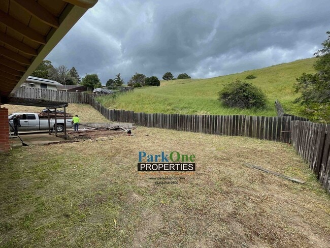 Building Photo - House With Paved Side Yard and Spacious Backyard in Pinole Now Available!!