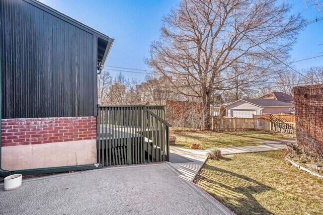 Building Photo - Wash Park Duplex Available Immediately