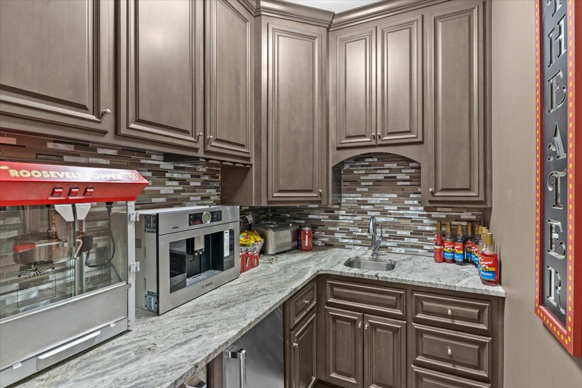 Building Photo - 200 Asphodel Dr