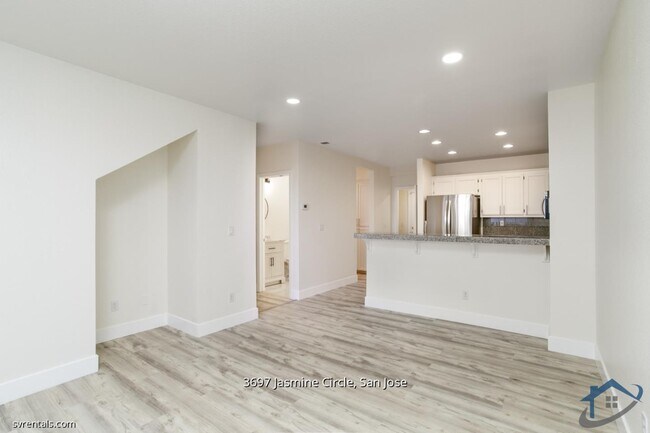 Building Photo - 3697 Jasmine Cir