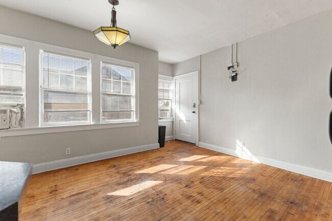 Building Photo - 5703 E Washington St