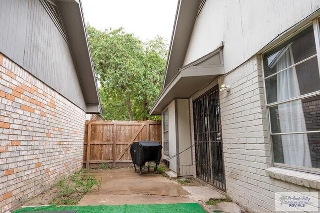 Building Photo - 1809 S Williams Ln