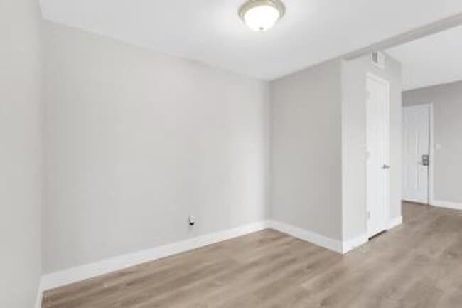 Building Photo - Bella Vita Condominium/Ground Floor/Upgraded/Minutes to the Strip