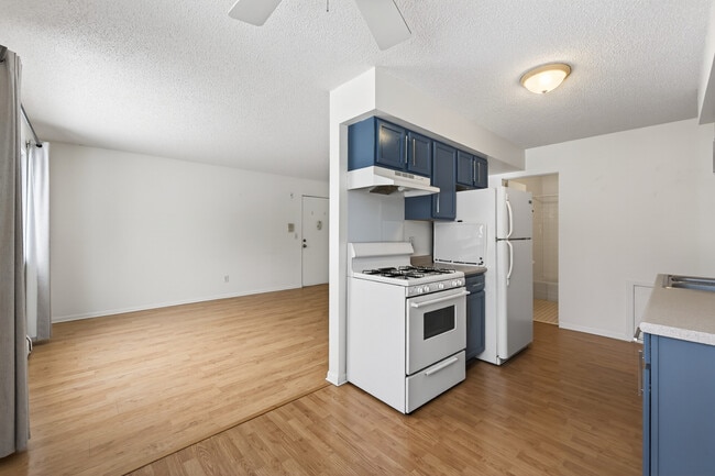 Building Photo - Rosco Apts- 2740