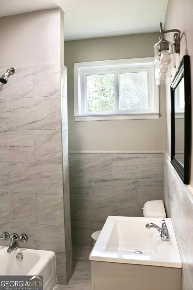 Building Photo - 118 Dougherty St