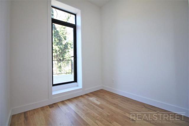 Building Photo - 3 bedroom in BROOKLYN NY 11206