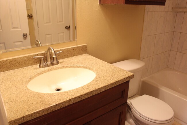 Building Photo - 16111 Aspenglenn Dr