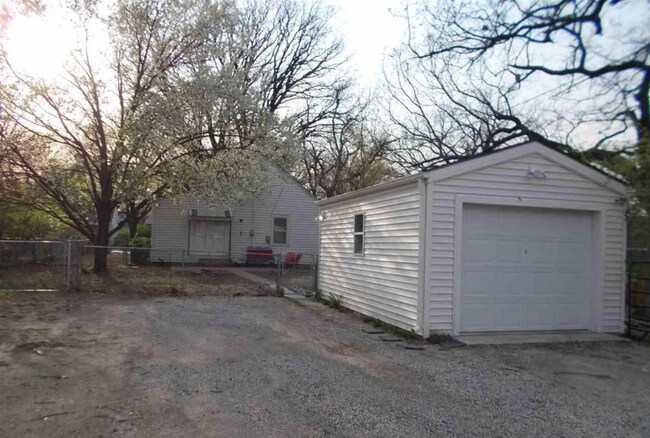 Building Photo - Call this home your HOME!