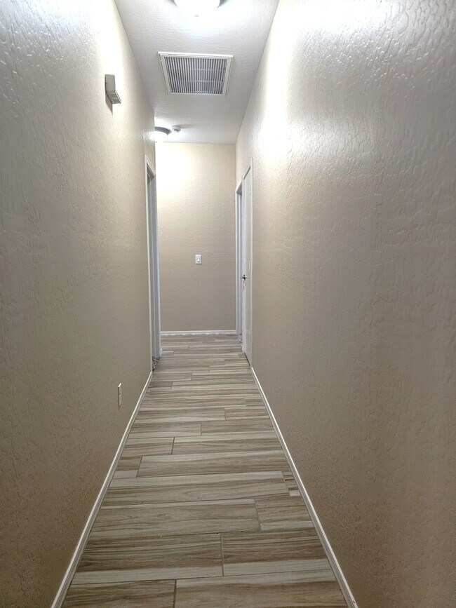 Building Photo - 2300 E Magma Rd