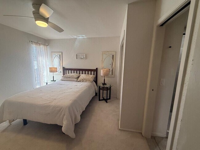 Building Photo - 1925 Bunting Ct